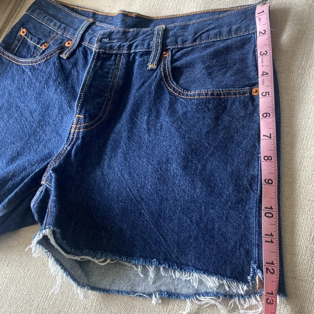 Levi's button-fly size 25 waist, cutoff denim shorts. - Picture 8 of 8
